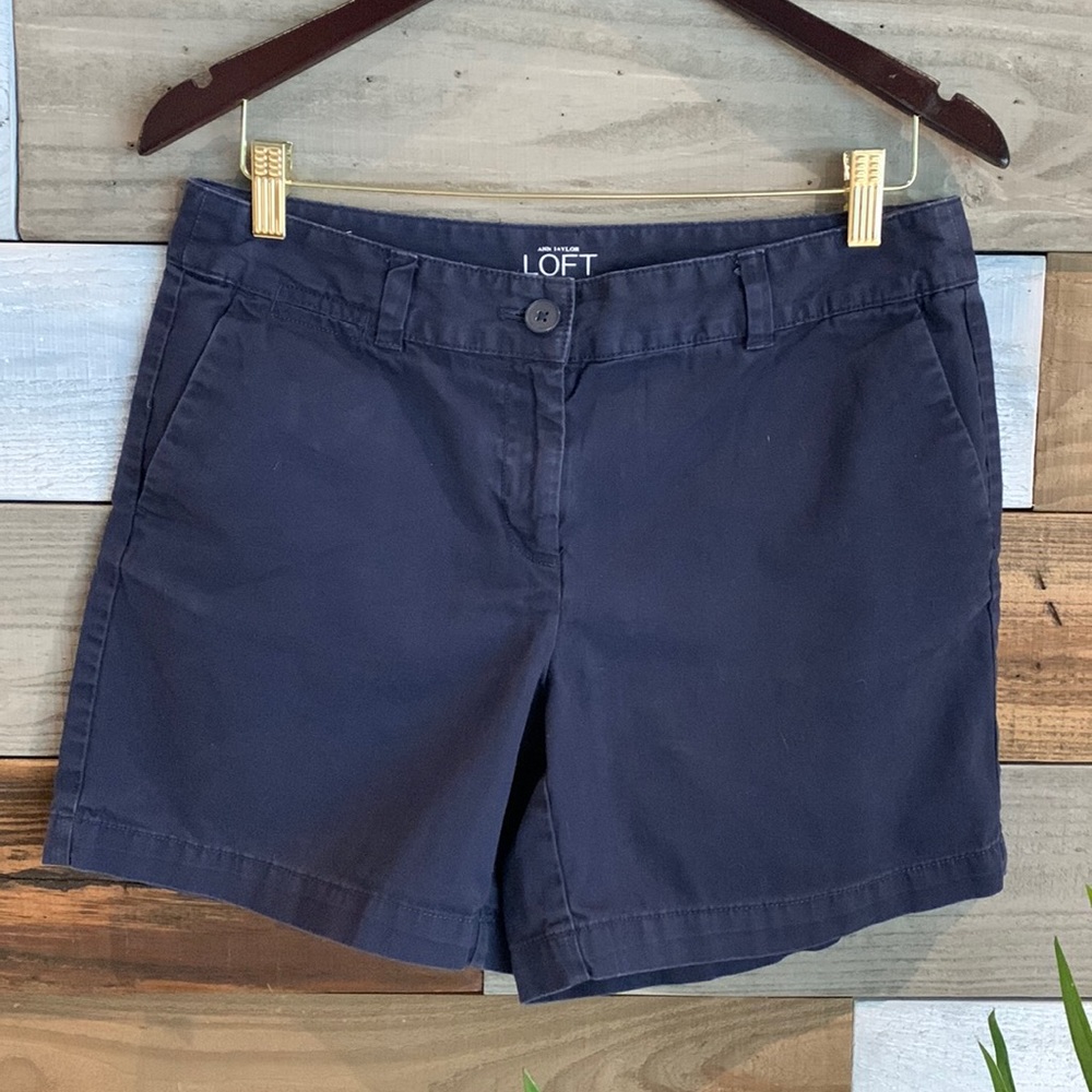 Ann Taylor Loft Shorts in Navy Blue (Size 6)